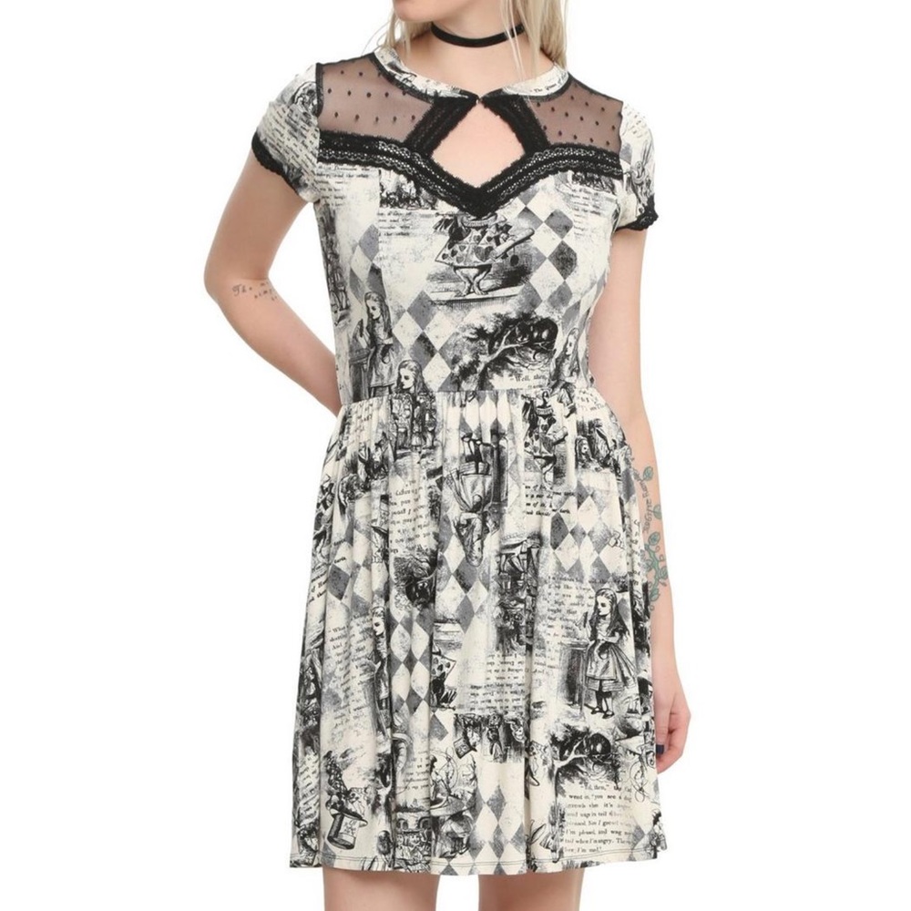 Hot Topic Alice in Wonderland Storybook Dress Size Medium